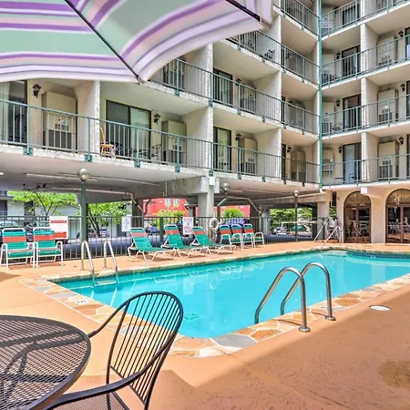 Condo With Balcony, Walk To Dtwn Gatlinburg Fun